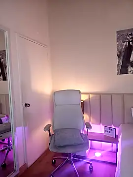 Snapshot of DaniRousse chatting on February 17, 3:53 pm DaniRousse online show from February 17, 3:53 pm