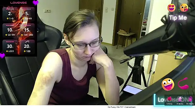 Snapshot of Tyra-Wild chatting on January 4, 11:54 am Tyra-Wild online show from January 4, 11:54 am