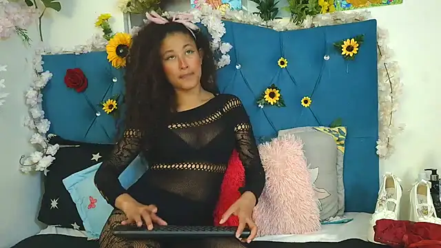 Snapshot of Milkdulce1 chatting on May 12, 2:03 pm Milkdulce1 online show from May 12, 2:03 pm