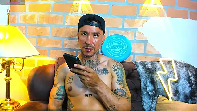 Snapshot of Dylanstonne chatting on March 12, 8:41 pm Dylanstonne online show from March 12, 8:41 pm