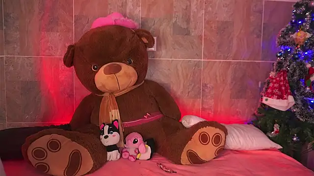 LeagueOfLovers online show from December 23, 12:03 am