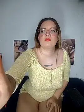 Snapshot of kendallclarkk03 chatting on February 26, 12:09 am kendallclarkk03 online show from February 26, 12:09 am