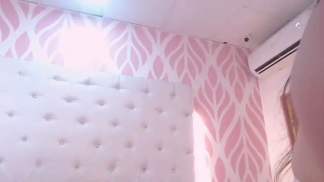 Snapshot of SashaDurante chatting on October 8, 12:25 pm SashaDurante online show from October 8, 12:25 pm