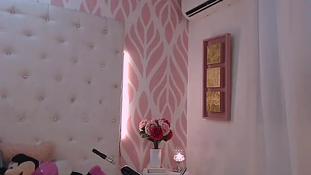 Snapshot of SashaDurante chatting on October 27, 12:09 pm SashaDurante online show from October 27, 12:09 pm