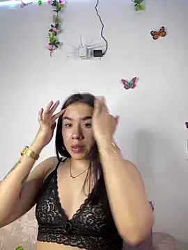 Snapshot of Im_Valen_Cute chatting on December 22, 1:23 am Im Valen Cute online show from December 22, 1:23 am