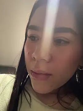 Snapshot of Im_Valen_Cute chatting on December 23, 3:40 am Im Valen Cute online show from December 23, 3:40 am