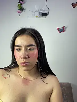 Snapshot of Im_Valen_Cute chatting on December 29, 2:27 am Im Valen Cute online show from December 29, 2:27 am