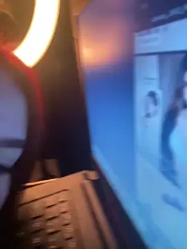 Snapshot of Im_Valen_Cute chatting on February 3, 11:36 pm Im Valen Cute online show from February 3, 11:36 pm