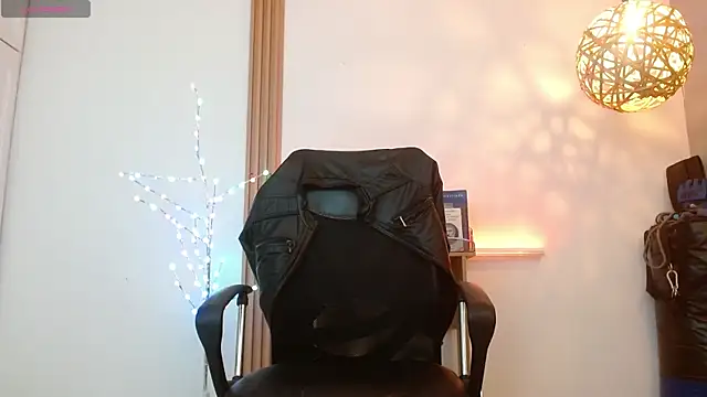 Reiko 85  online show from January 16, 2:43 pm