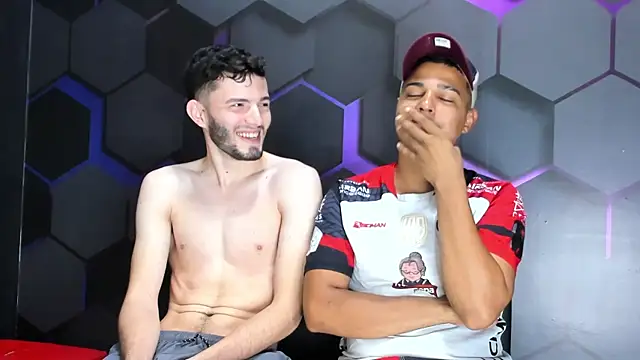 Snapshot of threesome_sexy_hot chatting on December 24, 11:06 am threesome sexy hot online show from December 24, 11:06 am