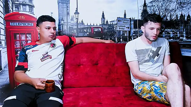 Snapshot of threesome_sexy_hot chatting on February 4, 10:10 am threesome sexy hot online show from February 4, 10:10 am