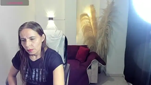 Snapshot of Milf_karlye chatting on June 12, 2:10 am Milf karlye online show from June 12, 2:10 am