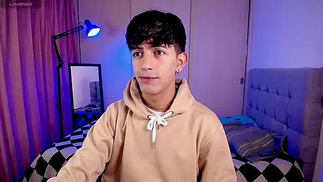 Snapshot of teobowny_ chatting on January 18, 2:02 pm teobowny online show from January 18, 2:02 pm