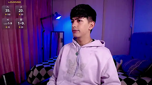 Snapshot of teobowny_ chatting on January 21, 1:22 pm teobowny online show from January 21, 1:22 pm