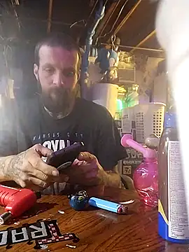 Snapshot of Whipit323 chatting on December 22, 11:22 am Whipit323 online show from December 22, 11:22 am