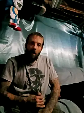 Snapshot of Whipit323 chatting on December 20, 12:40 am Whipit323 online show from December 20, 12:40 am