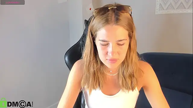 Snapshot of Jennifer_Wadee chatting on June 9, 10:21 pm Jennifer Wadee online show from June 9, 10:21 pm