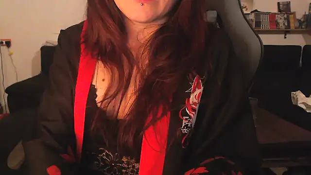 Snapshot of complicata_mente chatting on December 22, 1:23 am complicata mente online show from December 22, 1:23 am