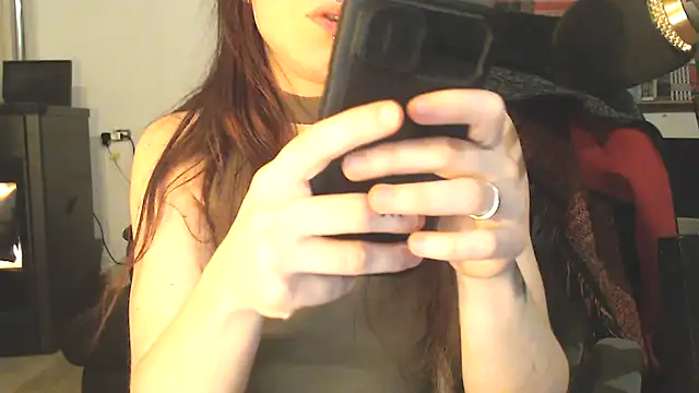 Snapshot of complicata_mente chatting on March 19, 6:01 pm complicata mente online show from March 19, 6:01 pm