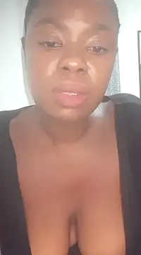 Snapshot of Luciouslips00 chatting on January 8, 1:32 am Luciouslips00 online show from January 8, 1:32 am