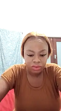 Snapshot of Luciouslips00 chatting on January 22, 5:28 pm Luciouslips00 online show from January 22, 5:28 pm