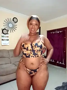 Snapshot of Luciouslips00 chatting on February 2, 7:04 pm Luciouslips00 online show from February 2, 7:04 pm