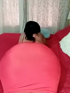 Snapshot of Luciouslips00 chatting on October 15, 11:43 am Luciouslips00 online show from October 15, 11:43 am