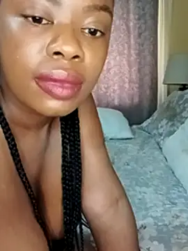 Snapshot of Luciouslips00 chatting on November 28, 10:18 am Luciouslips00 online show from November 28, 10:18 am