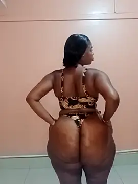 Snapshot of Luciouslips00 chatting on March 1, 8:38 am Luciouslips00 online show from March 1, 8:38 am