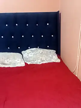 Snapshot of Luciouslips00 chatting on March 7, 12:02 pm Luciouslips00 online show from March 7, 12:02 pm