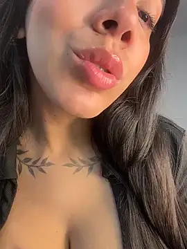 Snapshot of AndyFire69 chatting on February 8, 9:02 am AndyFire69 online show from February 8, 9:02 am