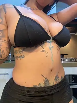 Snapshot of AndyFire69 chatting on February 16, 9:16 am AndyFire69 online show from February 16, 9:16 am