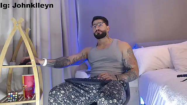jonhklleyn online show from June 19, 8:23 pm