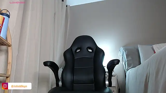 jonhklleyn online show from July 14, 8:03 pm