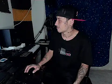 Snapshot of patrik_tattoo_ chatting on December 11, 4:07 am patrik tattoo online show from December 11, 4:07 am