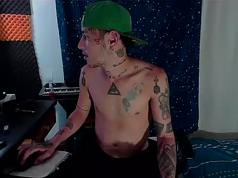 Snapshot of patrik_tattoo_ chatting on January 9, 3:47 am patrik tattoo online show from January 9, 3:47 am