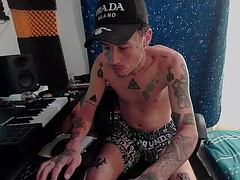 Snapshot of patrik_tattoo_ chatting on January 11, 4:03 pm patrik tattoo online show from January 11, 4:03 pm