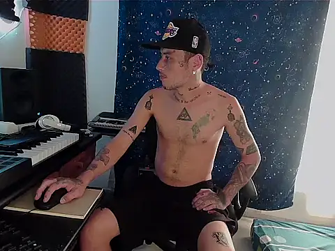 Snapshot of patrik_tattoo_ chatting on January 26, 9:51 pm patrik tattoo online show from January 26, 9:51 pm