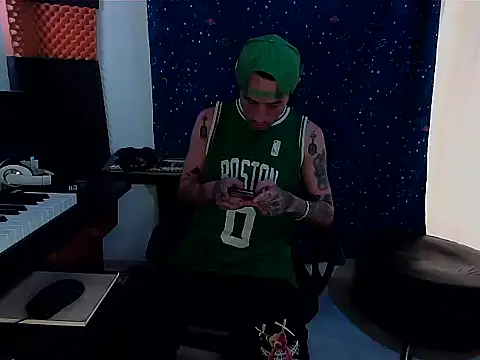 Snapshot of patrik_tattoo_ chatting on February 11, 10:07 pm patrik tattoo online show from February 11, 10:07 pm