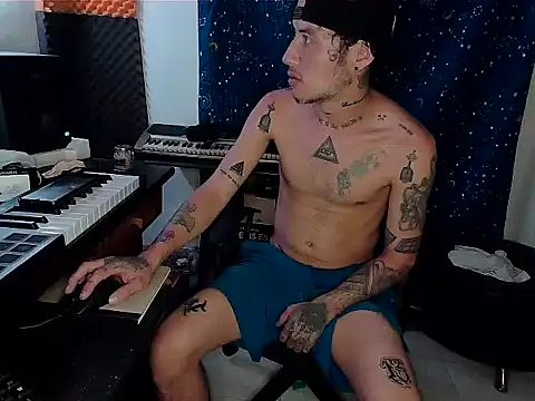 Snapshot of patrik_tattoo_ chatting on February 19, 4:01 am patrik tattoo online show from February 19, 4:01 am