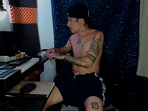 Snapshot of patrik_tattoo_ chatting on February 26, 3:32 am patrik tattoo online show from February 26, 3:32 am