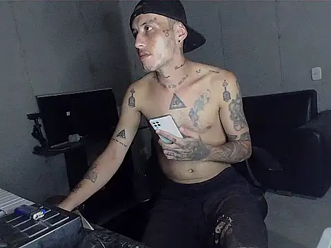 Snapshot of patrik_tattoo_ chatting on February 9, 5:55 am patrik tattoo online show from February 9, 5:55 am