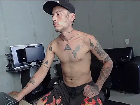 Snapshot of patrik_tattoo_ chatting on February 11, 3:50 pm patrik tattoo online show from February 11, 3:50 pm