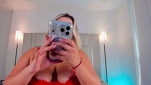 Snapshot of saraamiller_ chatting on March 5, 7:10 pm saraamiller online show from March 5, 7:10 pm