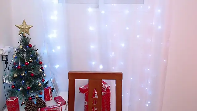 Snapshot of Genesisgems11_ chatting on December 13, 6:31 am Genesisgems11  online show from December 13, 6:31 am