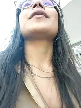 Snapshot of Jade_Zephyra chatting on December 8, 8:58 pm Jade Zephyra online show from December 8, 8:58 pm