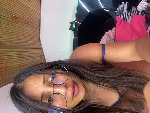 Snapshot of Jade_Zephyra chatting on February 17, 11:53 pm Jade Zephyra online show from February 17, 11:53 pm