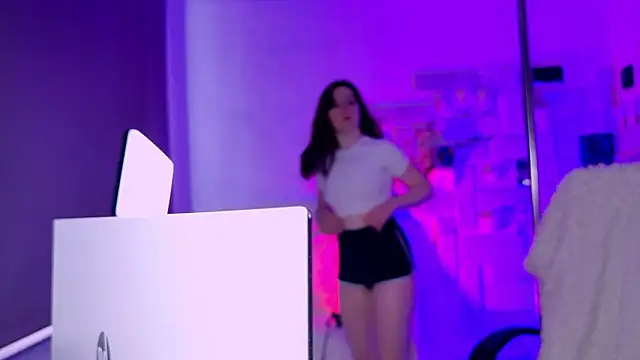 AnnTerry  online show from February 3, 8:19 am