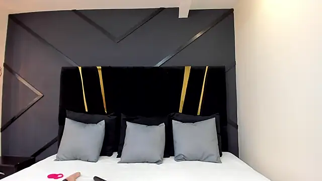 Snapshot of emilie_xx_ chatting on January 14, 5:23 pm emilie xx online show from January 14, 5:23 pm