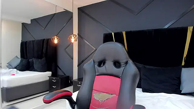 Snapshot of emilie_xx_ chatting on March 14, 8:49 pm emilie xx online show from March 14, 8:49 pm